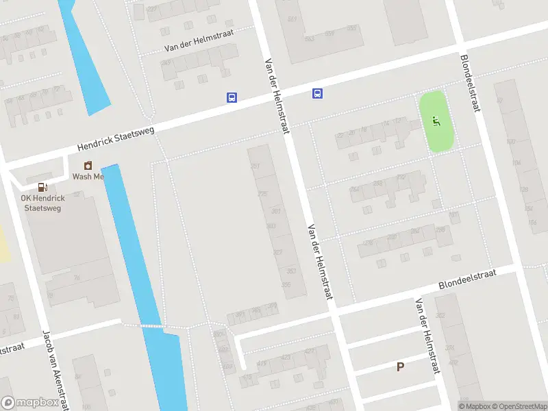 Ambulance met gepaste spoed naar de Van der Helmstraat in Rotterdam