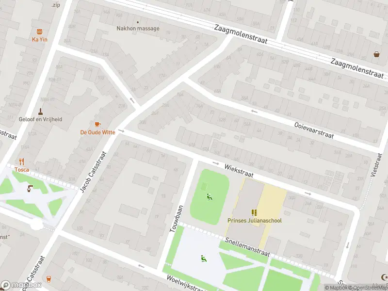 Ambulance met grote spoed naar de Wiekstraat in Rotterdam