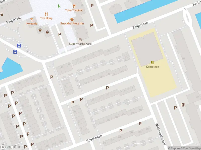 Ambulance met grote spoed naar de Rietgansstraat in Vlaardingen