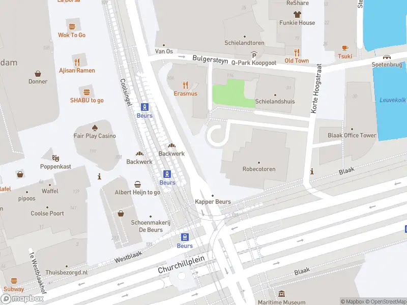 Ambulance met grote spoed naar de Coolsingel in Rotterdam