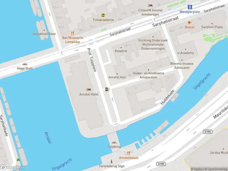 Ambulance met gepaste spoed naar de Prof. Tulpplein in Amsterdam