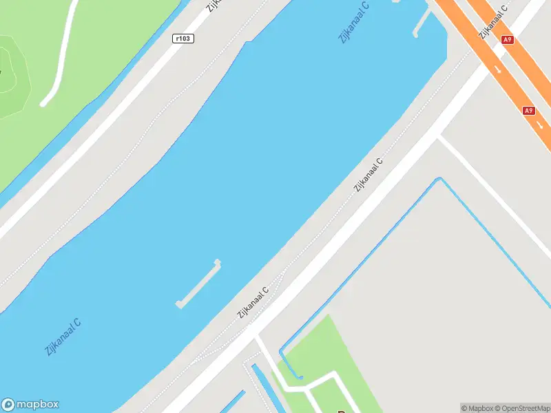 Ambulance en brandweer met grote spoed naar de Zijkanaal C in Spaarndam vanwege gebouwbrand