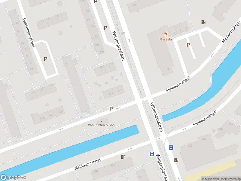 Ambulance met gepaste spoed naar de Meidoornsingel in Rotterdam