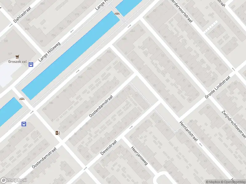 Ambulance met gepaste spoed naar de Oostendamstraat in Rotterdam