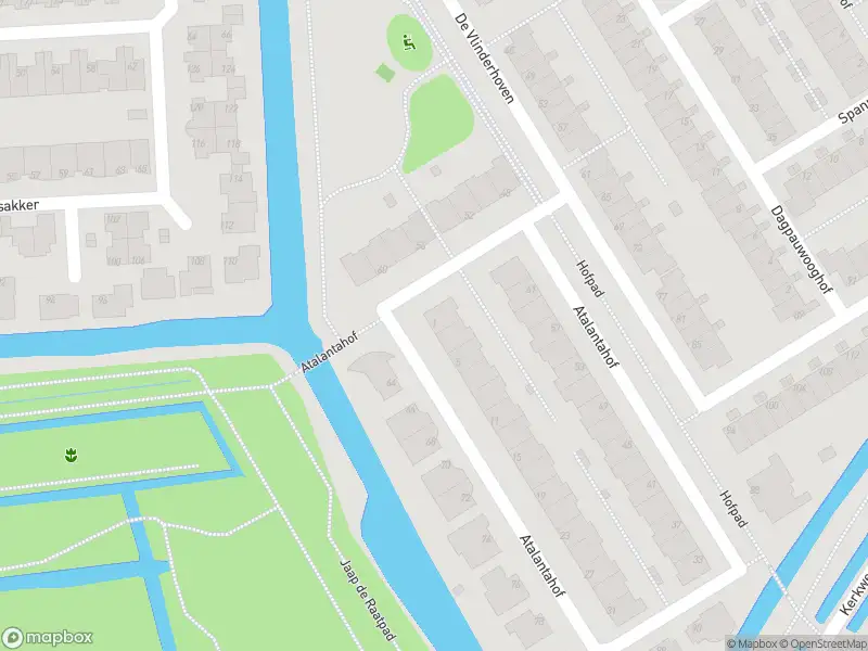 Ambulance met grote spoed naar de Atalantahof in Schiedam