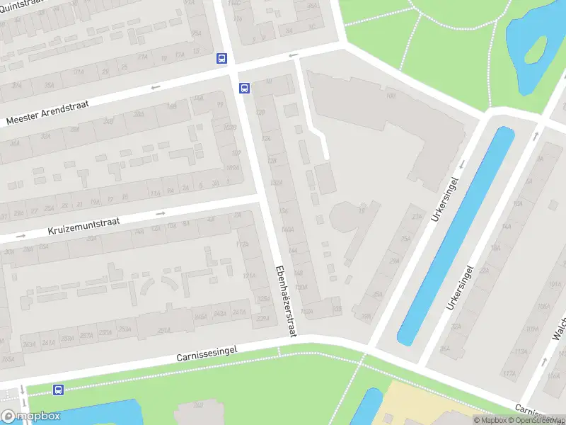 Ambulance met grote spoed naar de Ebenhaëzerstraat in Rotterdam