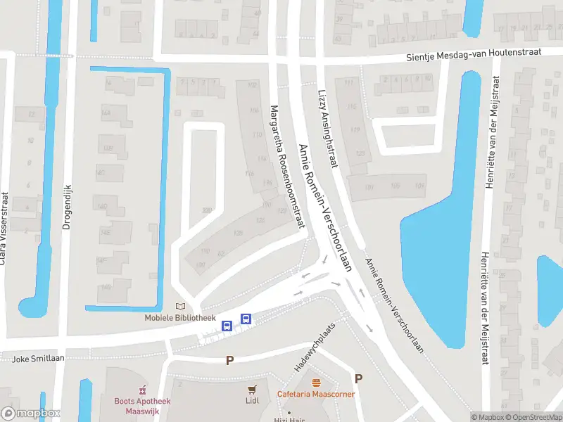 Ambulance met grote spoed naar de Margaretha Roosenboomstraat in Spijkenisse