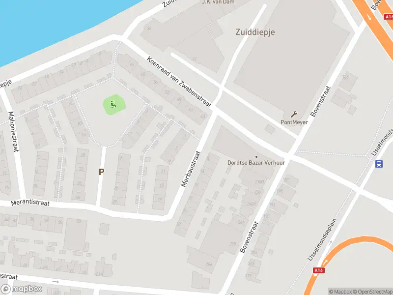 Ambulance met grote spoed naar de Merbaustraat in Rotterdam