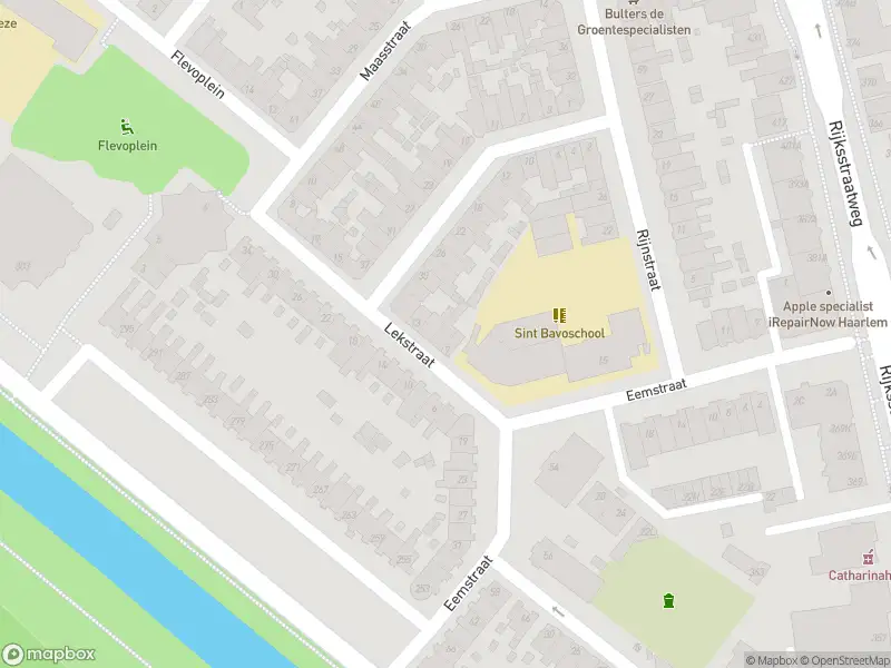 Ambulance met grote spoed naar de Reggestraat in Haarlem