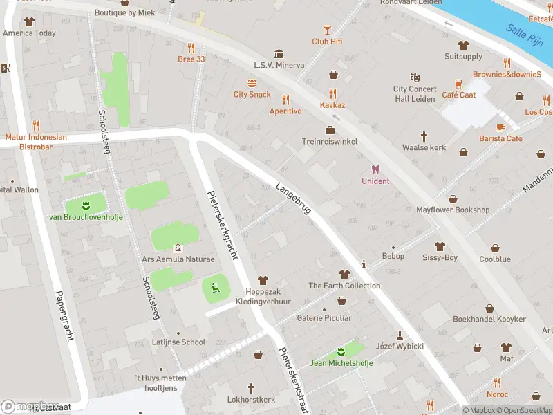 Ambulance met grote spoed naar de Berkendaalstraatje in Leiden