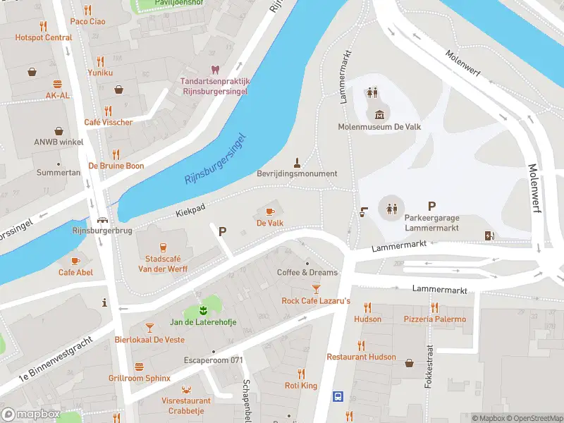 Ambulance met grote spoed naar de 2e Binnenvestgracht in Leiden