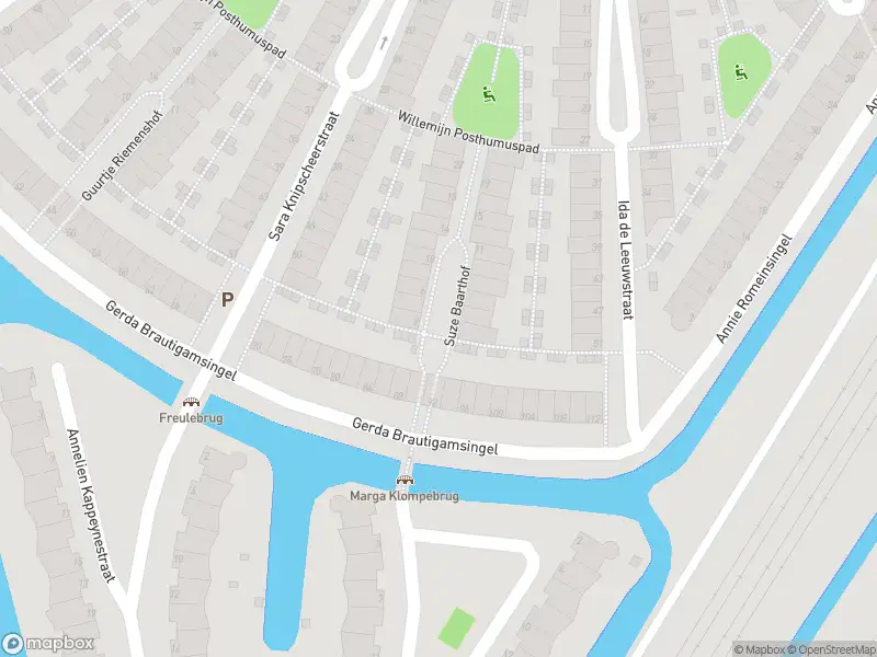 Ambulance met grote spoed naar de Suze Baarthof in Leiden