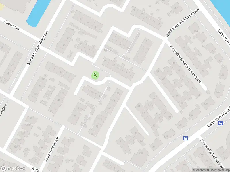 Ambulance met grote spoed naar de Nienke van Hichtumstraat in Castricum