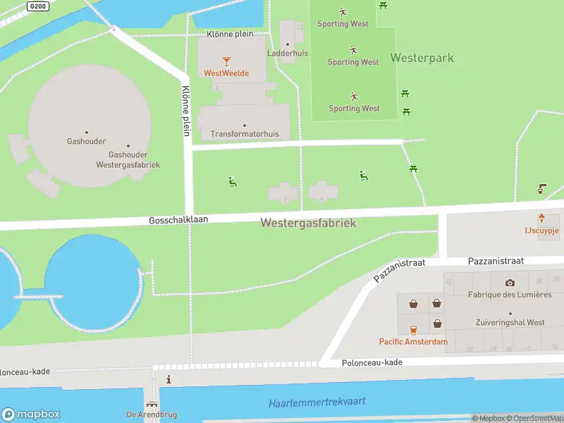 Ambulance met grote spoed naar de Gosschalklaan in Amsterdam