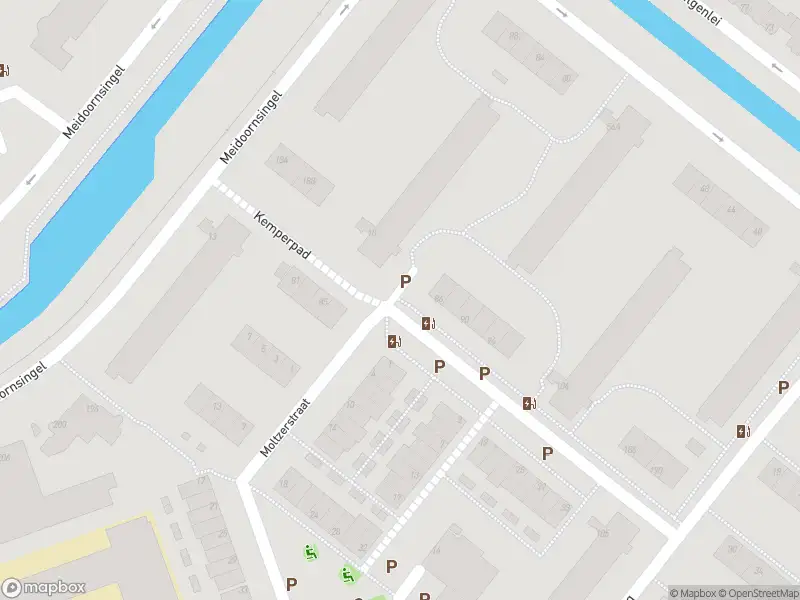 Ambulance met gepaste spoed naar de Kemperweg in Rotterdam