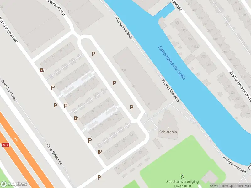 Ambulance met grote spoed naar de Piet Cottaarstraat in Rotterdam