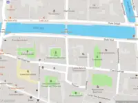 Ambulance met grote spoed naar de Lange Lijsbethsteeg in Leiden