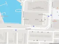 Ambulance met grote spoed naar de Rijnhavenkade in Alphen aan den Rijn