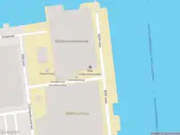 Ambulance met grote spoed naar de RDM-straat in Rotterdam