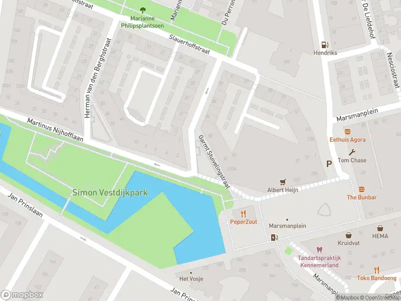 Ambulance met grote spoed naar de Garmt Stuivelingstraat in Haarlem