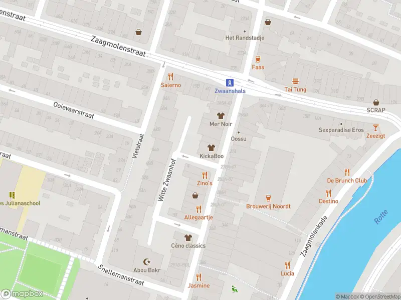 Ambulance met gepaste spoed naar de Witte Zwaanhof in Rotterdam