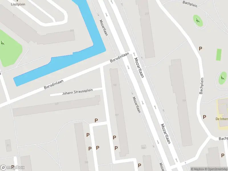 Ambulance met gepaste spoed naar de Johann Straussplein in Schiedam