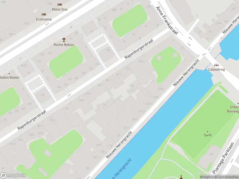 Ambulance met gepaste spoed naar de Rapenburgerstraat in Amsterdam