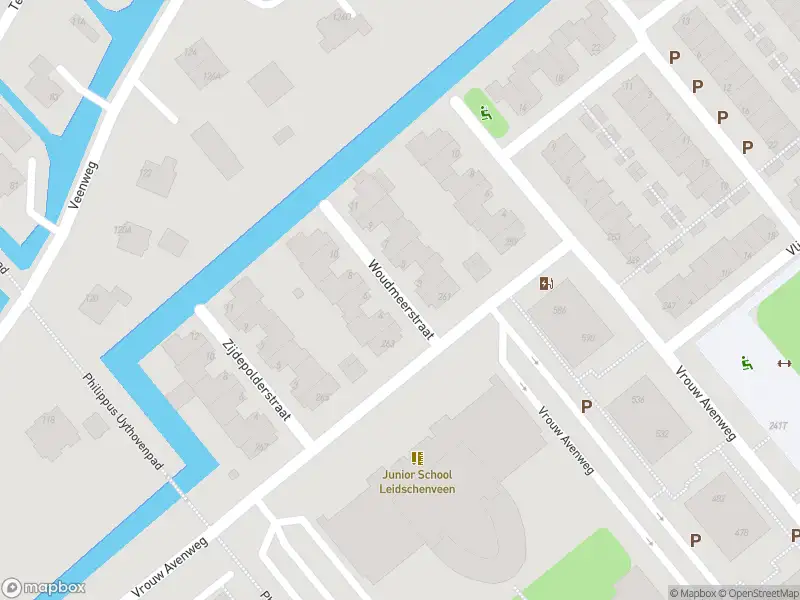 Ambulance met grote spoed naar de Woudmeerstraat in 's-Gravenhage