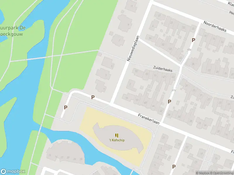 Ambulance met grote spoed naar de Nieuwedieplaan in Volendam