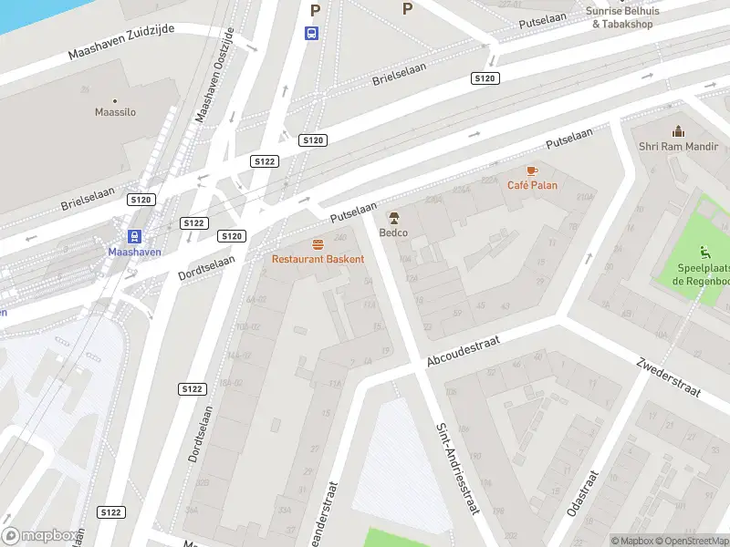 Ambulance met gepaste spoed naar de Sint-Andriesstraat in Rotterdam