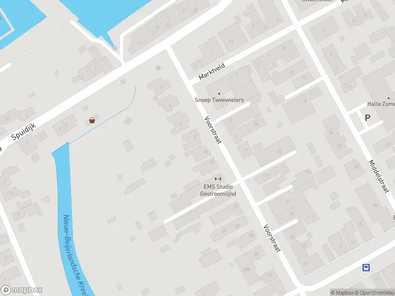 Ambulance met grote spoed naar de Voorstraat in Nieuw-Beijerland