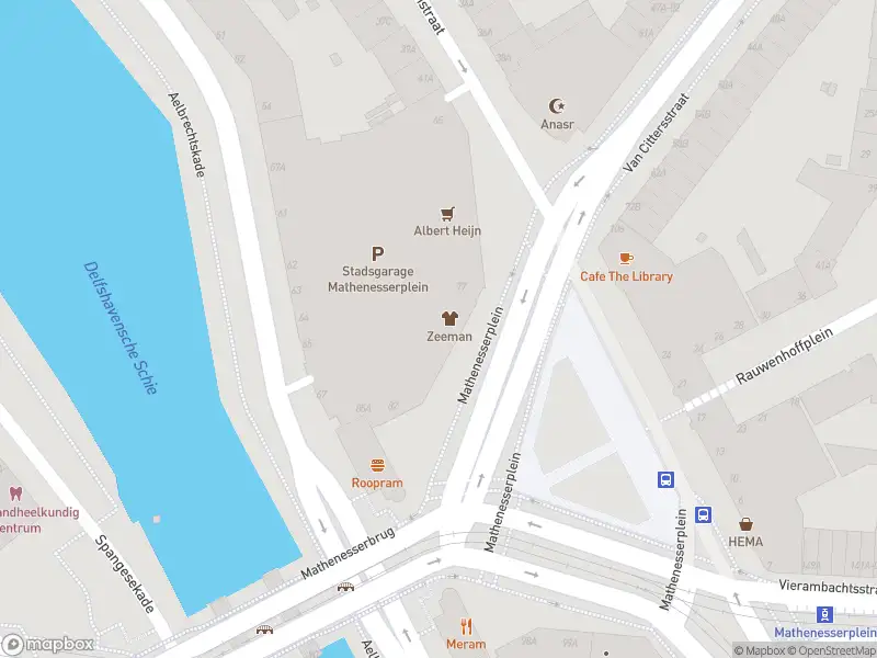 Ambulance met gepaste spoed naar de Mathenesserplein in Rotterdam