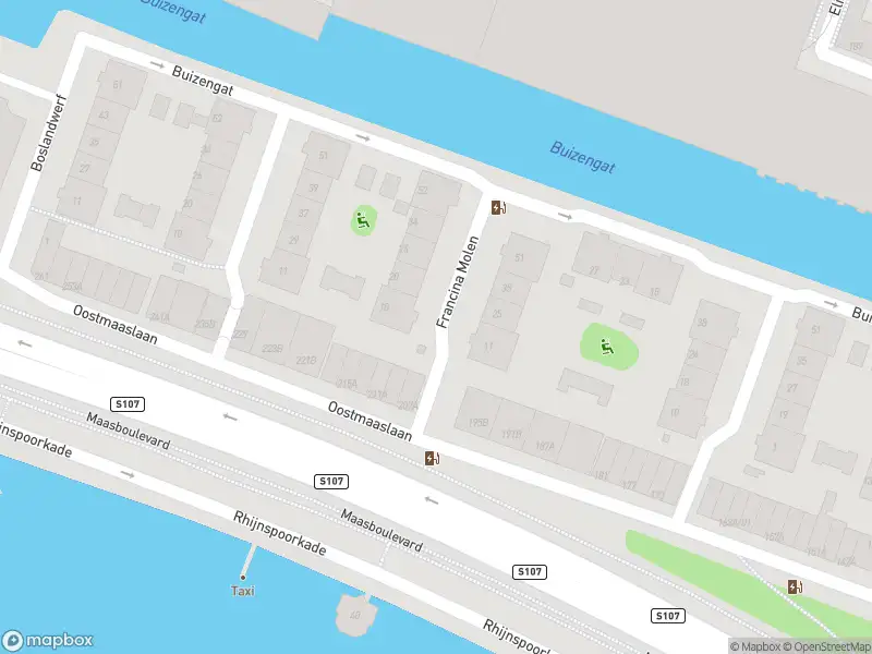 Ambulance met grote spoed naar de Francina Molen in Rotterdam