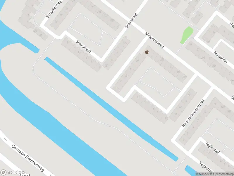Ambulance met grote spoed naar de Perseusstraat in Amsterdam