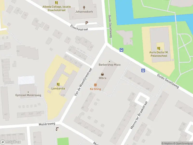 Ambulance met gepaste spoed naar de Van de Woestijnestraat in Rotterdam