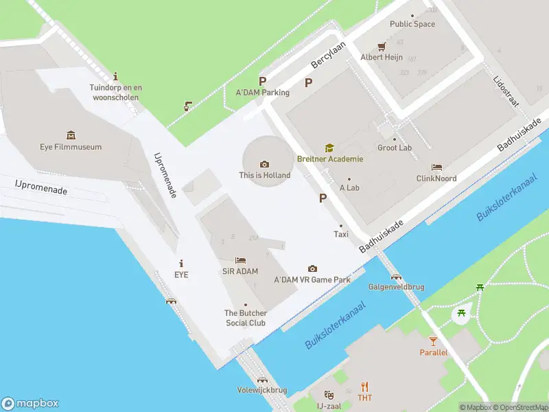 Ambulance met gepaste spoed naar de Overhoeksplein in Amsterdam