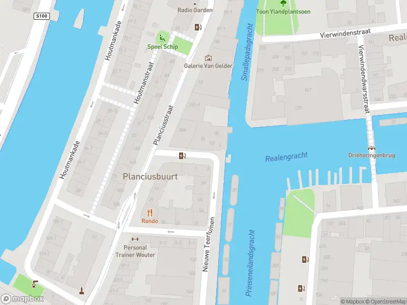 Ambulance naar de Tweede Breeuwersstraat in Amsterdam