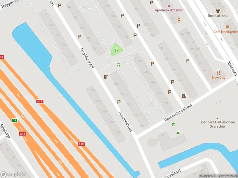 Ambulance met grote spoed naar de Ameidestraat in Rotterdam