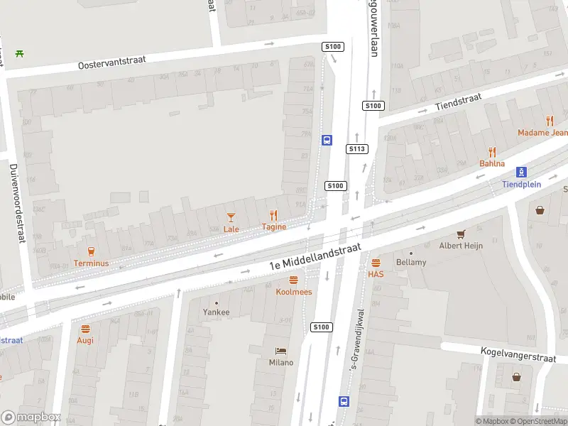 Ambulance met gepaste spoed naar de 1e Middellandstraat in Rotterdam