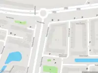 Ambulance met gepaste spoed naar de Hogenbanweg in Rotterdam