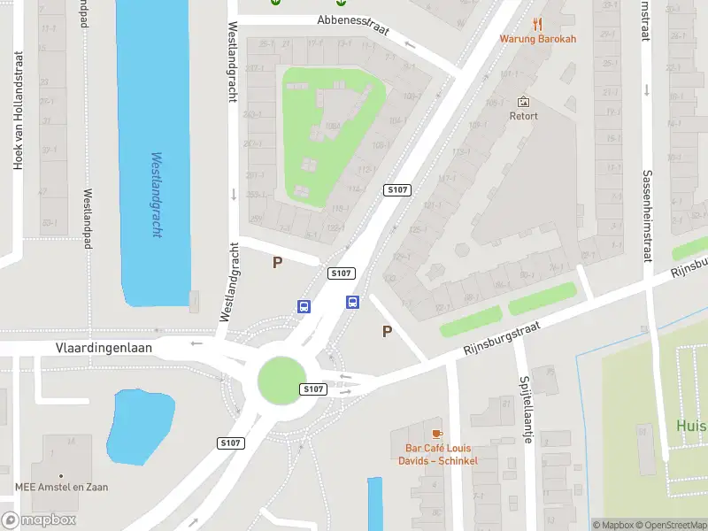 Ambulance met grote spoed naar de Aalsmeerplein in Amsterdam