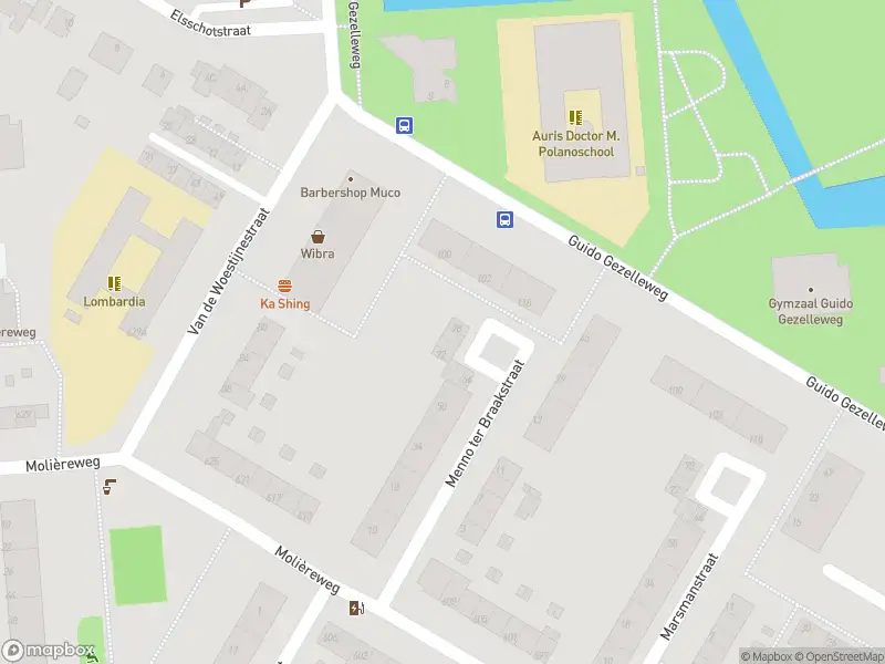 Ambulance met grote spoed naar de Menno ter Braakstraat in Rotterdam