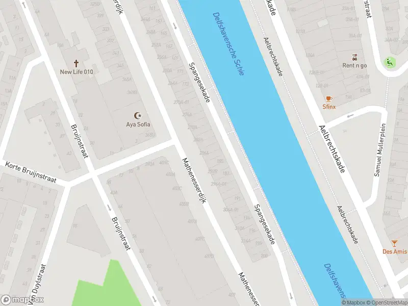 Ambulance met grote spoed naar de Mathenesserdijk in Rotterdam
