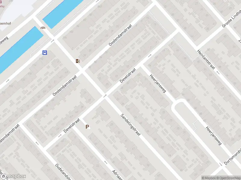 Ambulance met grote spoed naar de Develstraat in Rotterdam