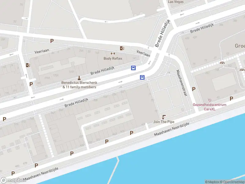 Ambulance met gepaste spoed naar de Brede Hilledijk in Rotterdam