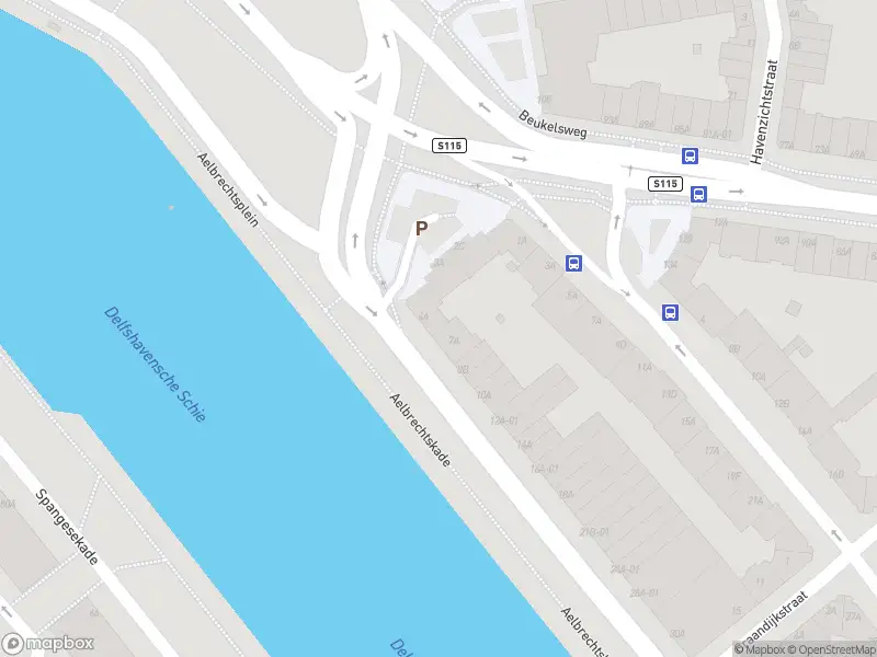 Ambulance met grote spoed naar de Aelbrechtskade in Rotterdam
