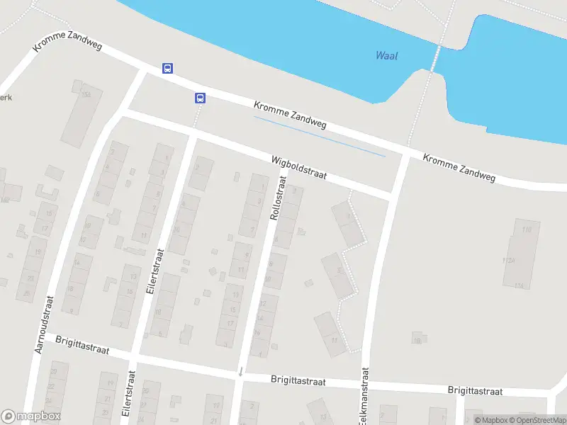 Ambulance met gepaste spoed naar de Rollostraat in Rotterdam