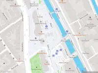 Ambulance met grote spoed naar de Houttuinen in Delft