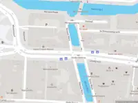 Ambulance met gepaste spoed naar de Nieuwe Mare in Leiden
