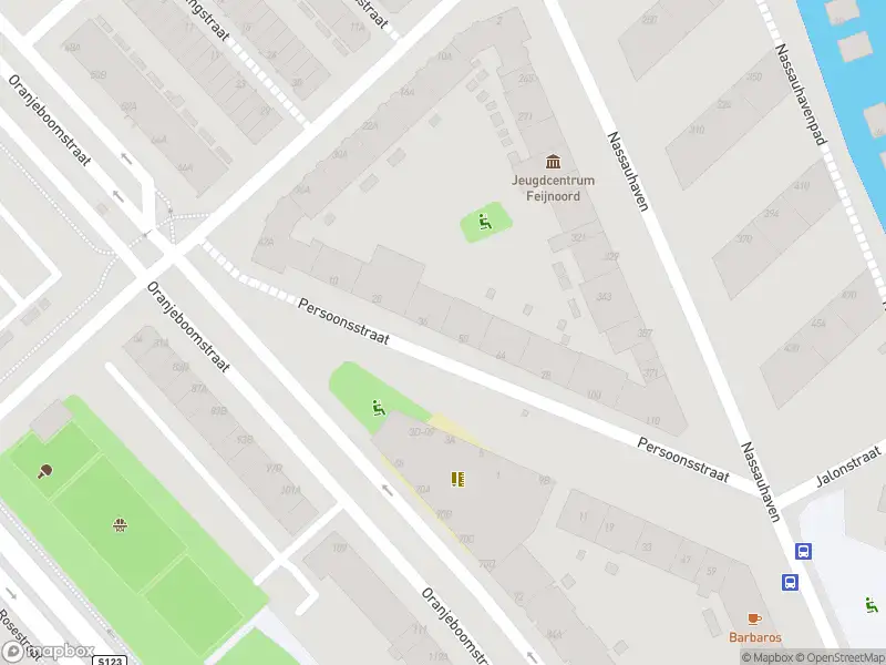 Ambulance met grote spoed naar de Persoonsstraat in Rotterdam